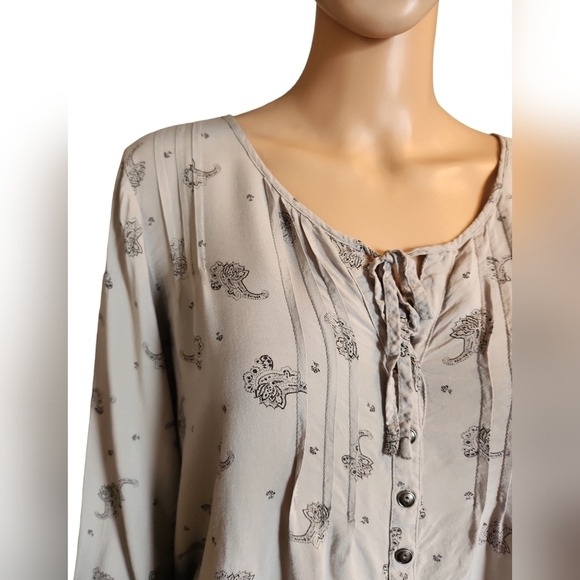 Torrid Dove Grey Paisley Blouse - Picture 3 of 8